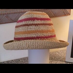 A casual, relaxed-fit bucket hat with a bendable soft brim.